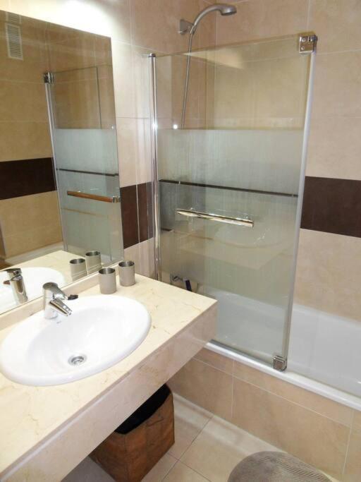 Modern 1 Bedroom Apartment, In لا كالا ذي ميخاس المظهر الخارجي الصورة